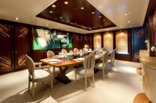 Motor Yacht Reborn - Dining Table